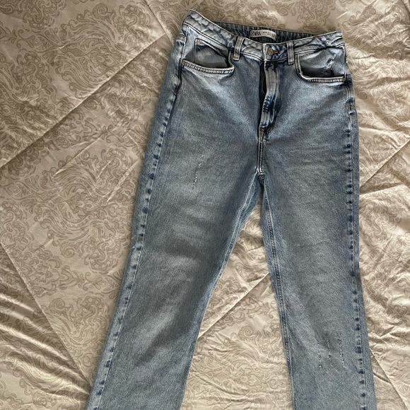 🚨SOLD🚨Zara Jeans - Picture 2 of 4